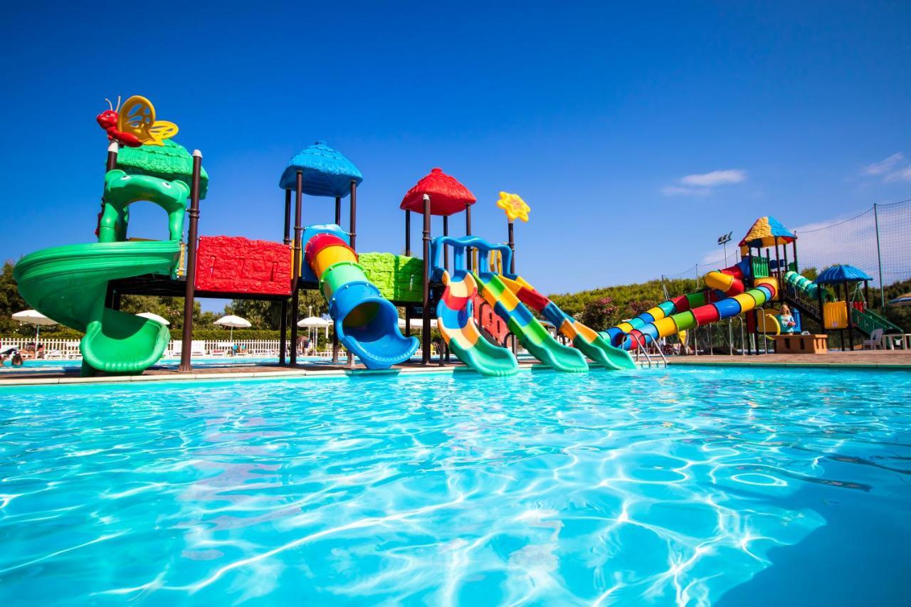 Village & Camping La Foce 발레도리아 외부 사진